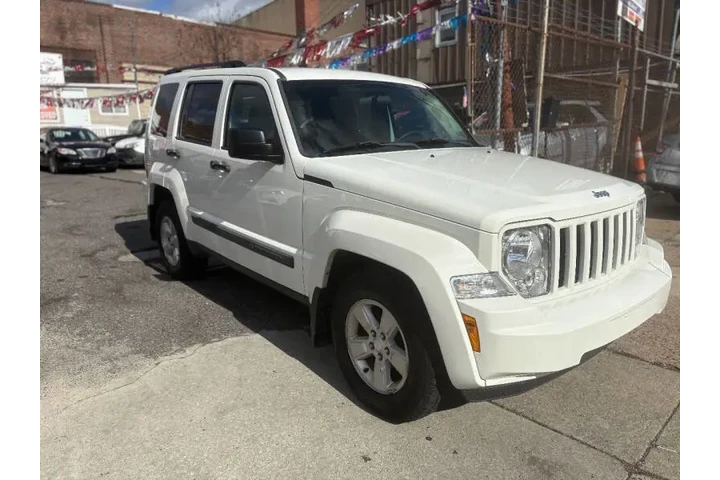 $6995 : 2009 Liberty Sport image 3