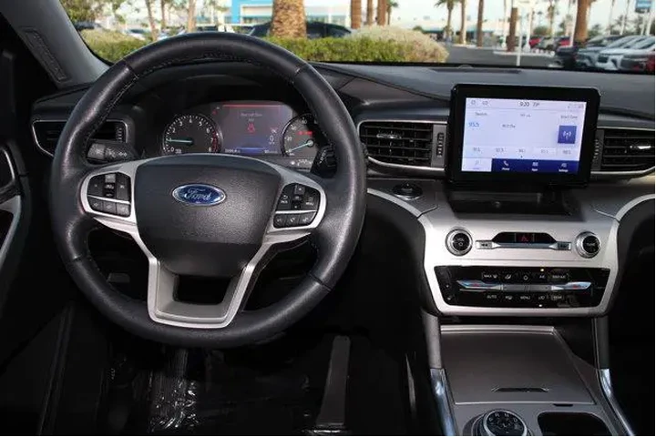 $27995 : Ford Explorer 2022 AWD XLT 4 image 5