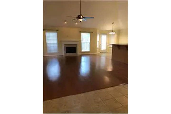 $2400 : Rental property with 4 bedro image 2