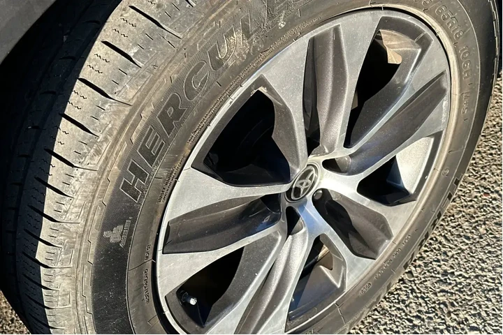 $34990 : Toyota Highlander Hybrid 202 image 4