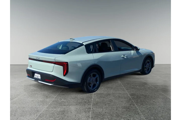 $29199 : Kia K4 2025 image 5