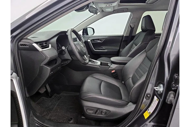 $35998 : Toyota RAV4 2023 AWD XLE Pre image 10