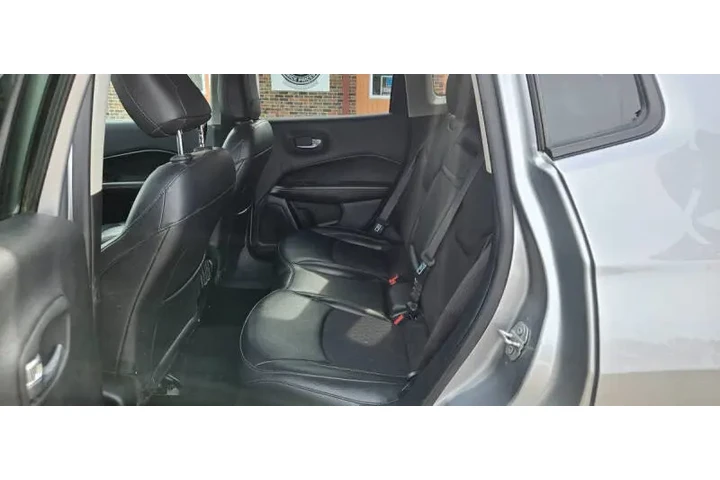 $10990 : 2019 Compass Latitude image 9