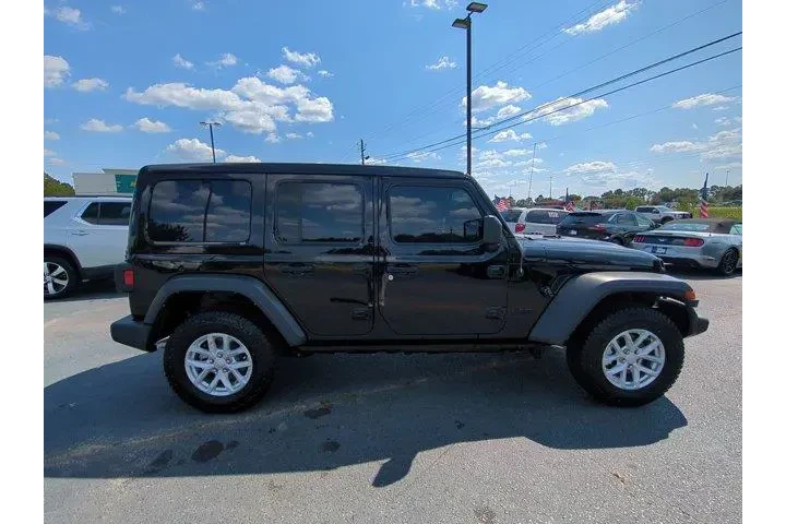 $30987 : Jeep Wrangler 2023 4x4 Sport image 3