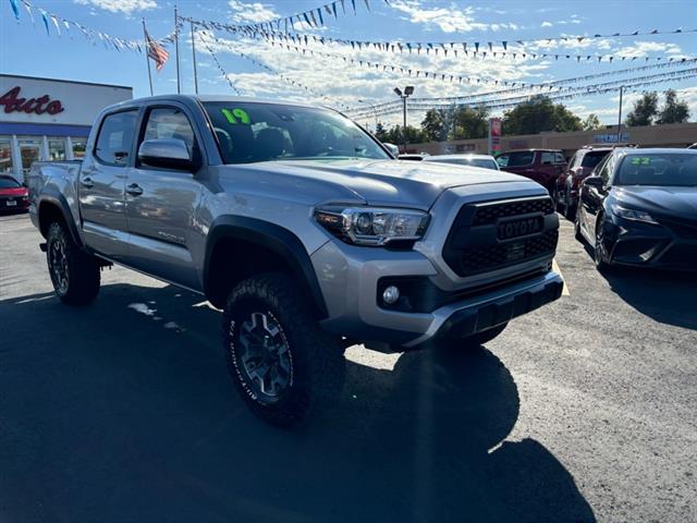 $34299 : 2019 Tacoma 4WD SR Double Cab image 3