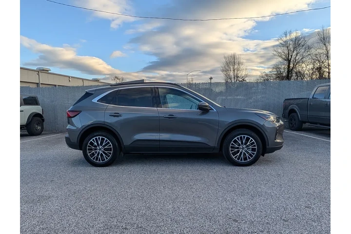 $24000 : Ford Escape Plug-In Hybrid 2 image 7