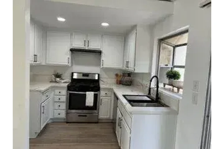 $1550 : Fontana 4 & 2 BEDROOMS image 6