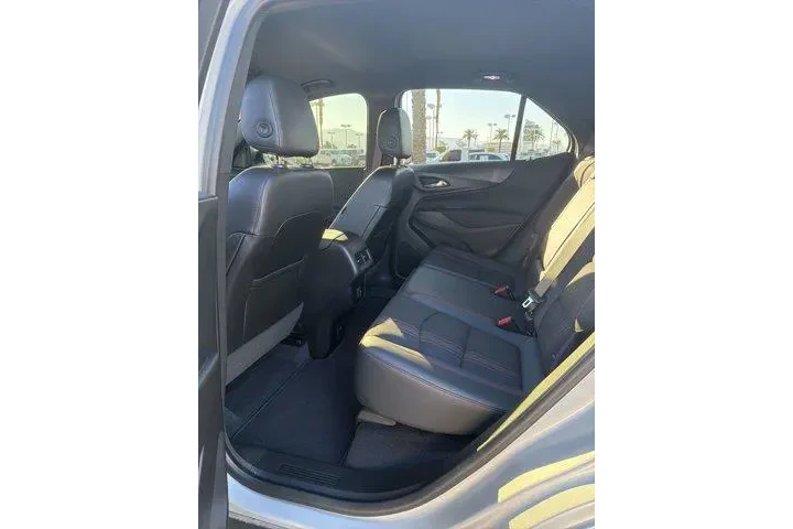 $24337 : Chevrolet Equinox 2022 RS 4d image 3