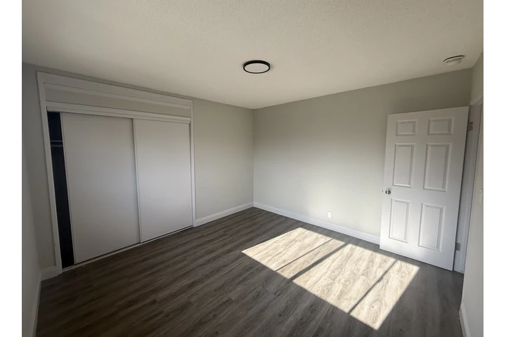 $2249 : 2 Bedroom Apartment image 9