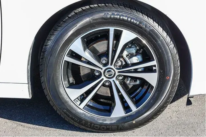 $13298 : Nissan Sentra 2022 SV 4dr Se image 9