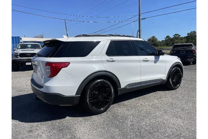 $17282 : Ford Explorer 2020 XLT 4dr S image 2