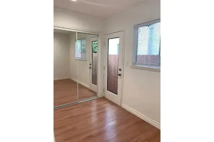 $2300 : RENTO UNIDAD O APARTAMENTO image 2