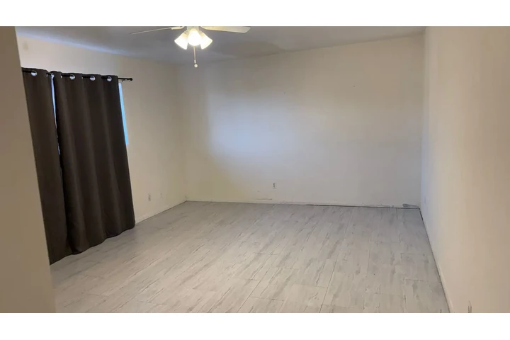 $650 : Habitacion Master Lanwdale image 1