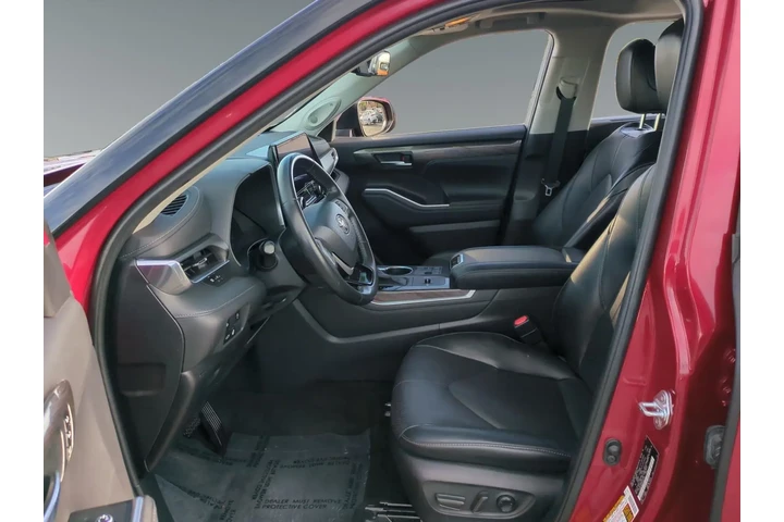 $38826 : Toyota Highlander 2023 LE 4d image 9