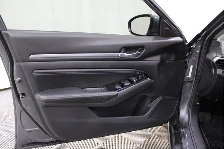 $26982 : Nissan Altima 2023 2.5 SL 4d image 6