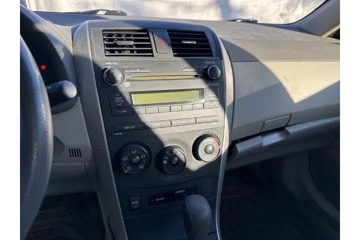 $8679 : Toyota Corolla 2010 S 4dr Se image 9