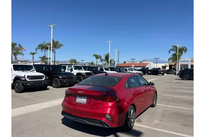 $16805 : Kia Forte 2023 LX 4dr Sedan image 8
