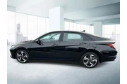 $17777 : Hyundai ELANTRA 2023 SEL 4dr thumbnail