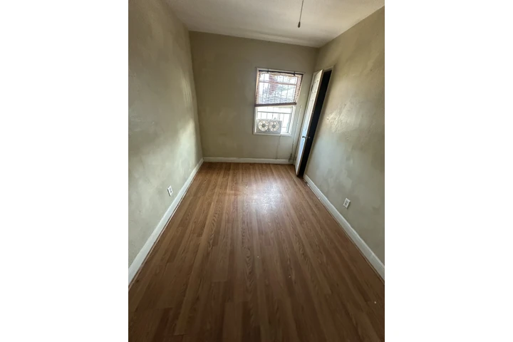 $700 : Renato cuarto image 1