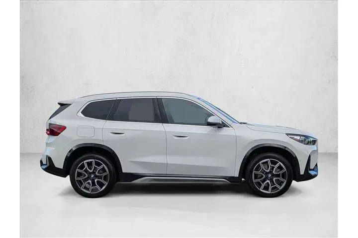 $37862 : BMW X1 2025 AWD xDrive28i 4d image 4