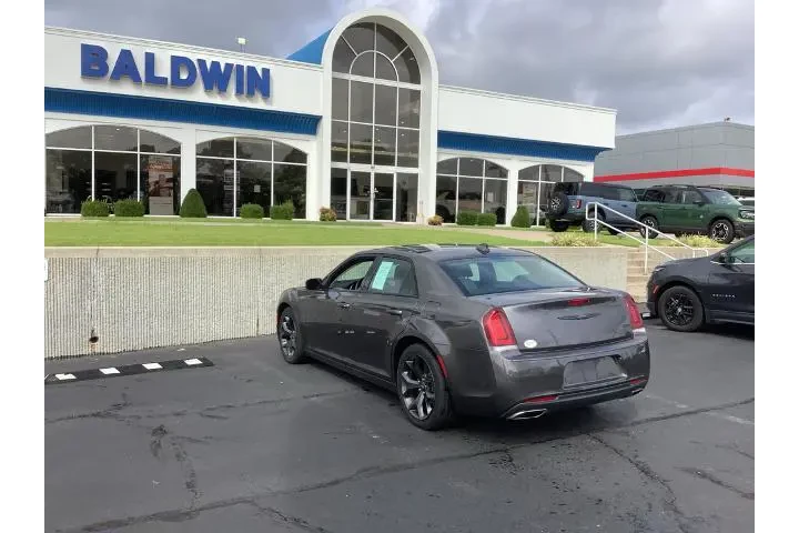 $20900 : Chrysler 300 2021 Touring 4d image 5