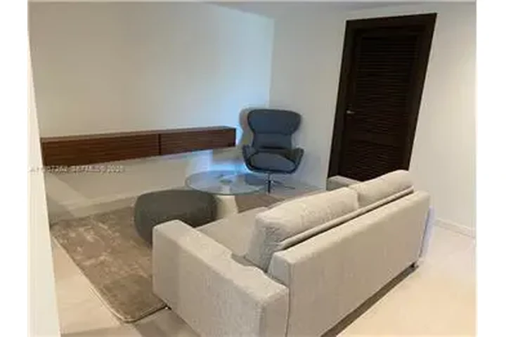 $12000 : Rental property with 3 bedro image 2