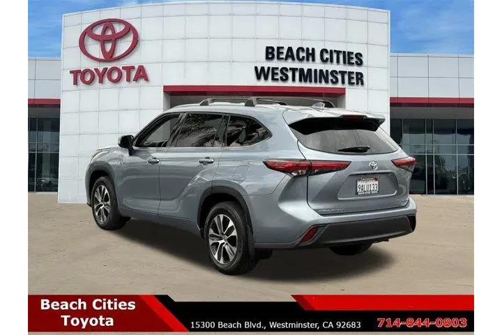 $30822 : Toyota Highlander 2022 XLE 4 image 8