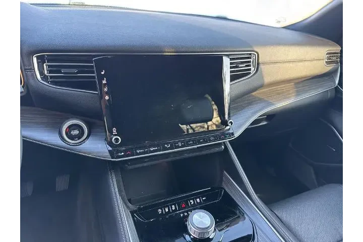 $37813 : Jeep Wagoneer L 2024 4x2 Ser image 9