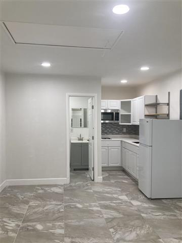 $1300 : Efficiency north miami image 1