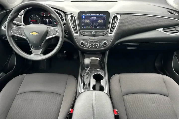 $15879 : Chevrolet Malibu 2023 LT 4dr image 3