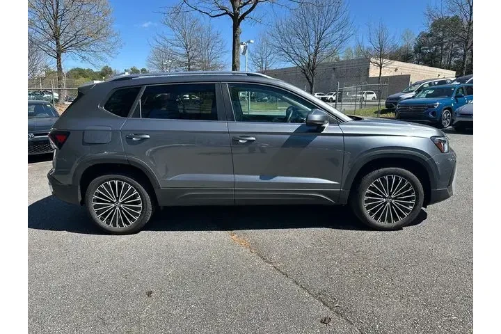 $23648 : Volkswagen Taos 2025 SE 4dr image 4