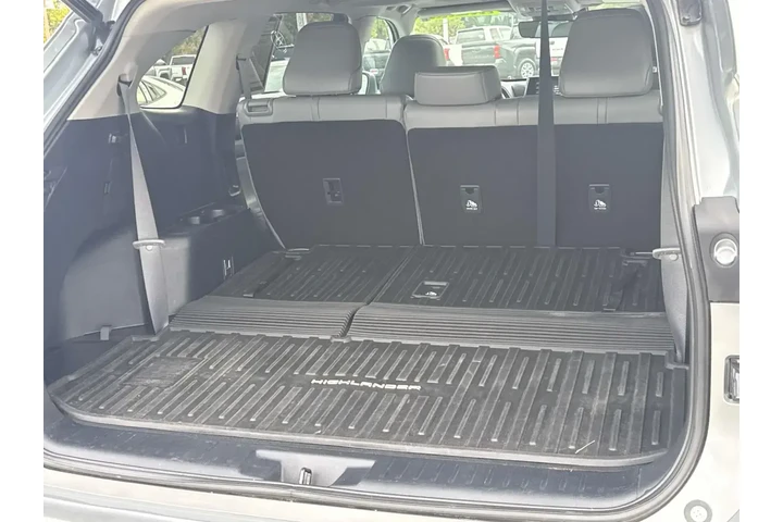 $33780 : Toyota Highlander Hybrid 202 image 8