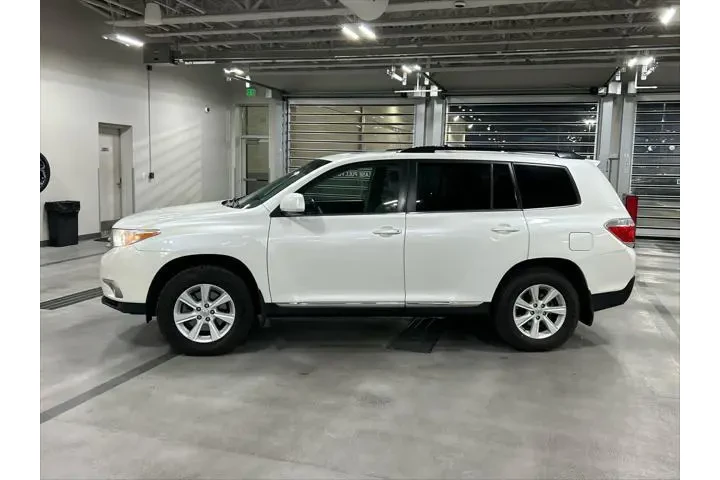 $12884 : Toyota Highlander 2013 AWD S image 2