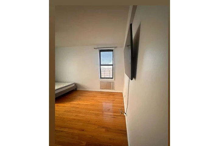 $200 : Rento cuarto amplio en NY image 3