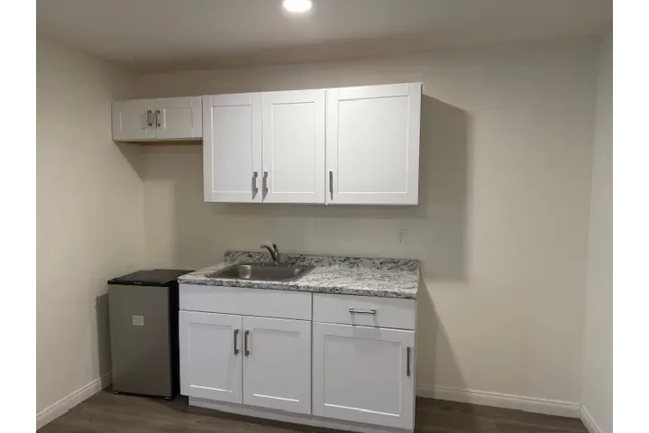 $1200 : Cuarto con acceso privado image 2