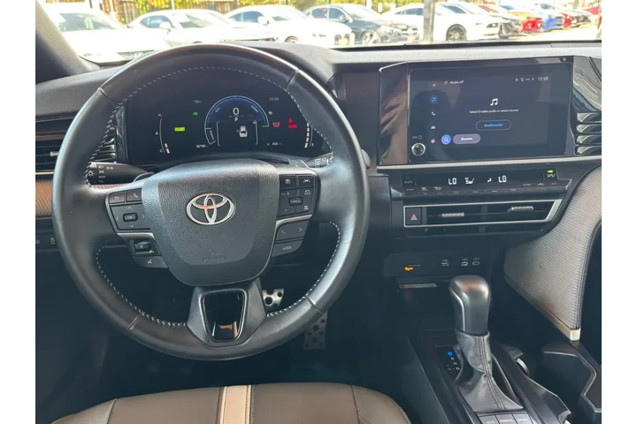 2025 Camry SE image 8