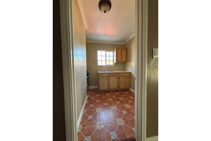 $2000 : CASITA EN RENTA EN COMPTON image 6