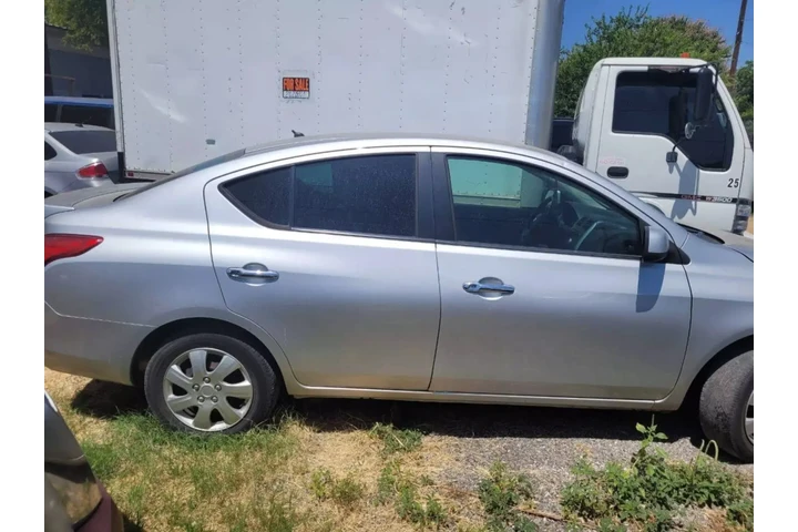 $2000 : 2013 NISSAN VERSA2013 NISSAN image 4