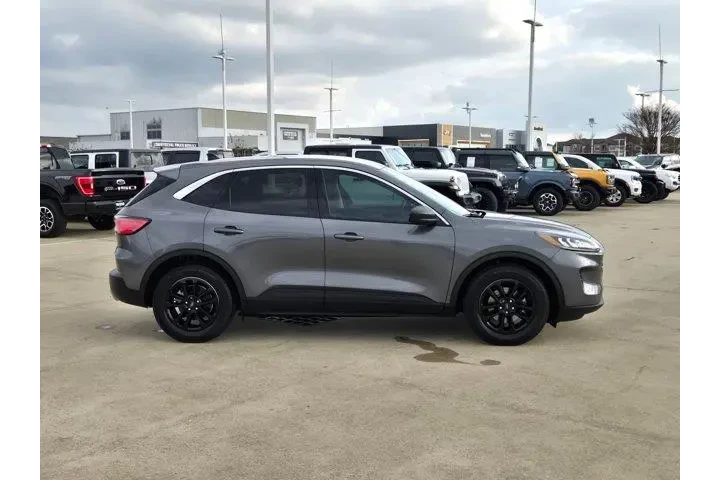 $19495 : Ford Escape 2022 SE 4dr SUV image 4