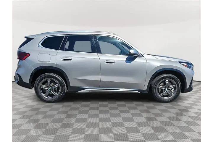 $30986 : BMW X1 2024 AWD xDrive28i 4d image 4
