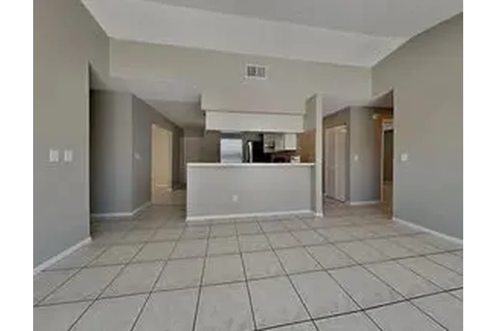 $2010 : luxury house for rent image 4