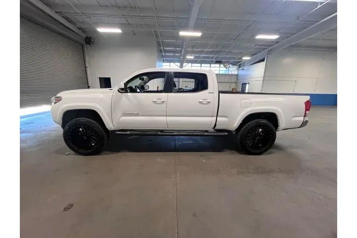 $29402 : Toyota Tacoma 2017 image 6