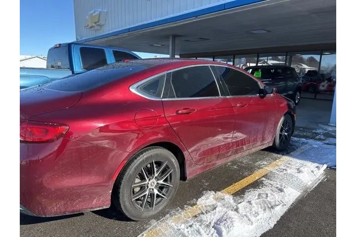 $6044 : Chrysler 200 2015 Limited 4d image 2