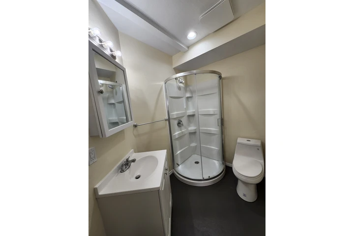 $1550 : Newly Built Sudio Apartment image 3