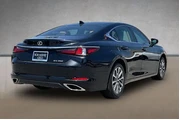 $39872 : Lexus ES 350 2023 4dr Sedan thumbnail