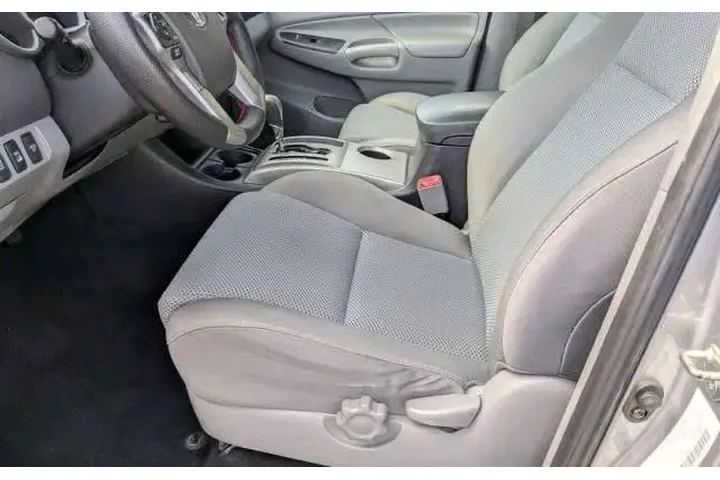 $3500 : Clean tacoma and Runs well image 3