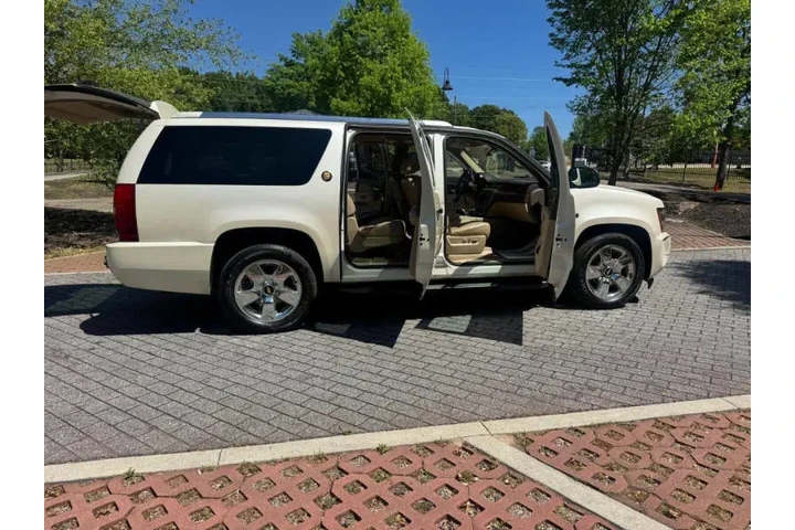 $5000 : 2010 Suburban LTZ image 6