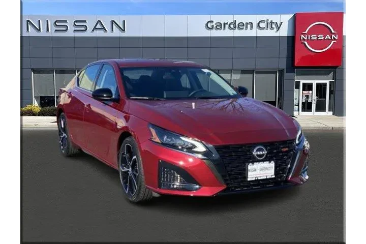 $23050 : Nissan Altima 2025 2.5 SR 4d image 1