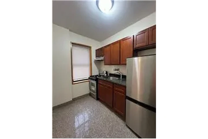 $2500 : Rental property with 1 bedro image 2