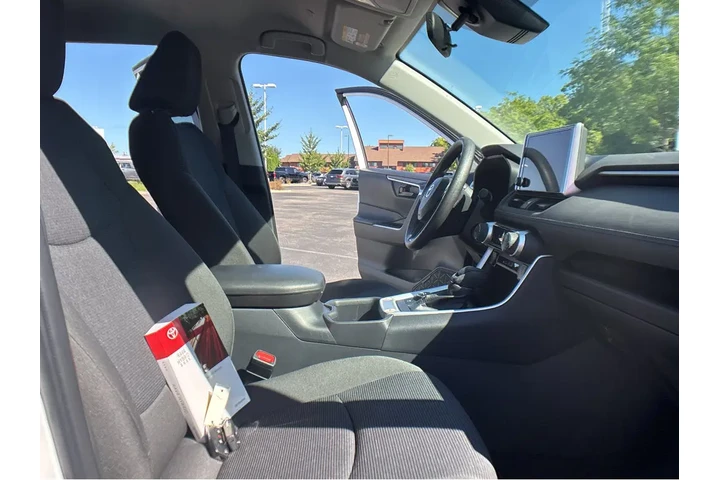 $35000 : Gold Certified2025 RAV4 Hybri image 4